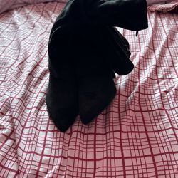 Black Boots 5 ‘ 1/2  M