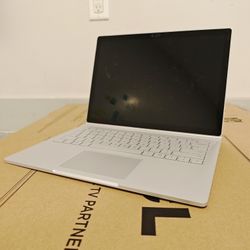Microsoft Surface Book 1 (i7 + 8GB RAM)