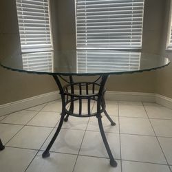 Beautiful Glass Round Table 