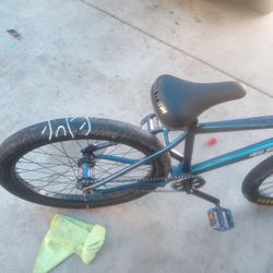24-in Purple Smash Throne Bike