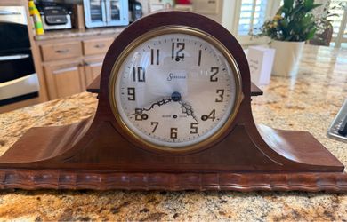 Beautiful clock that chimes