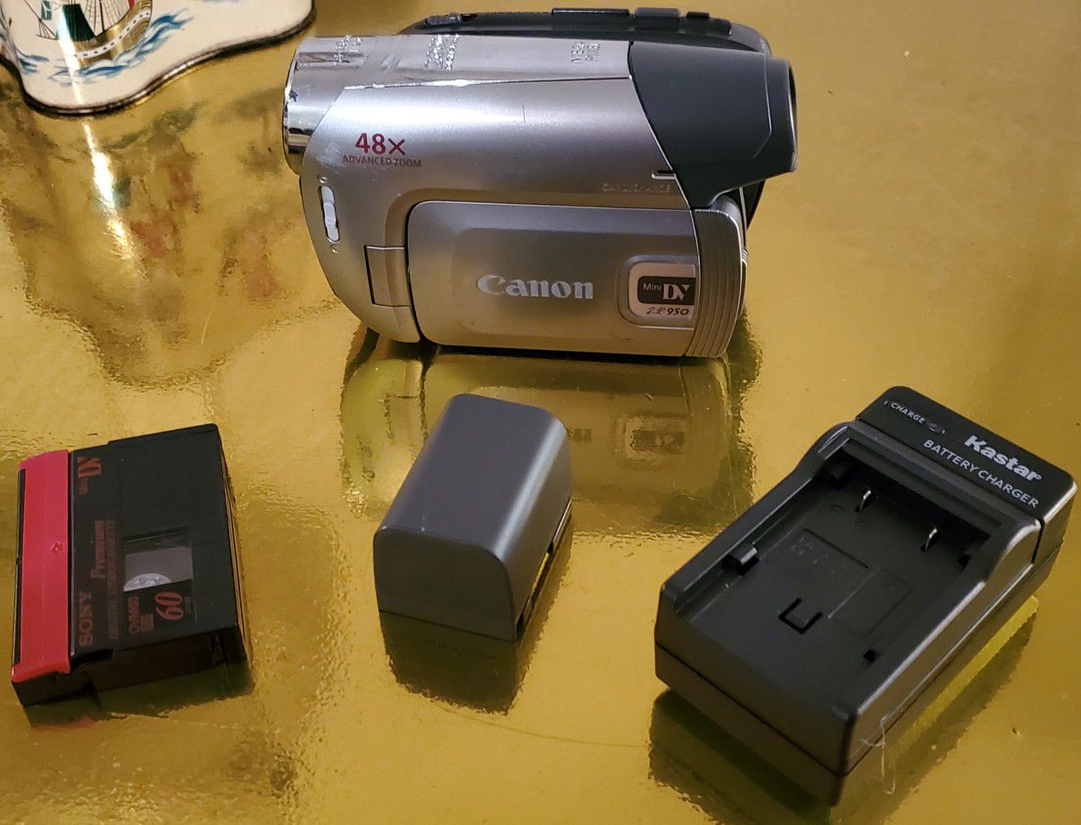Canon ZR950 Mini Dv Camcorder Camera for PLAYER or VIDEO TRANSFER