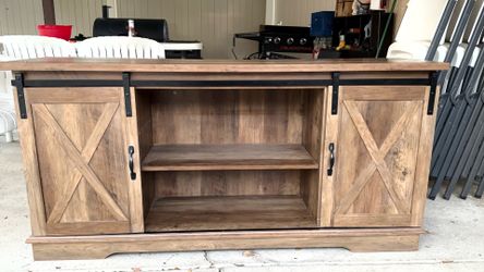 ENTERTAINMENT CENTER