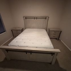 Ashleys Home Furniture - Bed Set