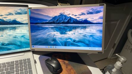 Dual Moniters 16” with speakers