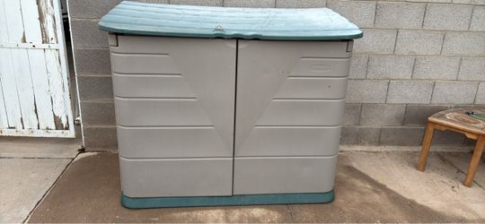 Rubbermaid yard storage