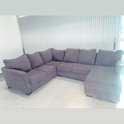   Comfy Sectional Couch 