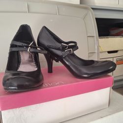 Black Pumps