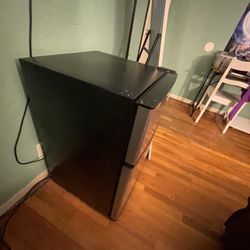 whirlpool mini fridge 