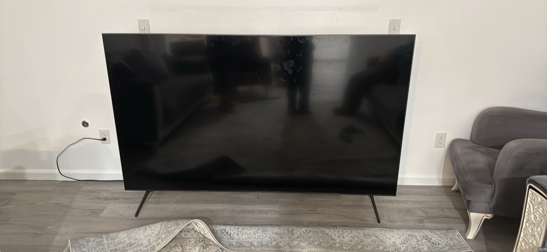 SAMSUNG 85in TV