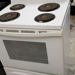 Whirlpool electric coil stove with warranty delivery available fee depends on address 🏠🚛🛣️