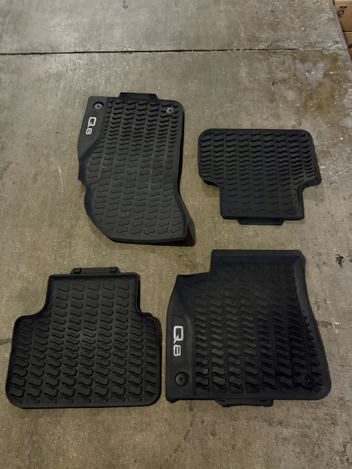 Audi Floor Mats - Q8