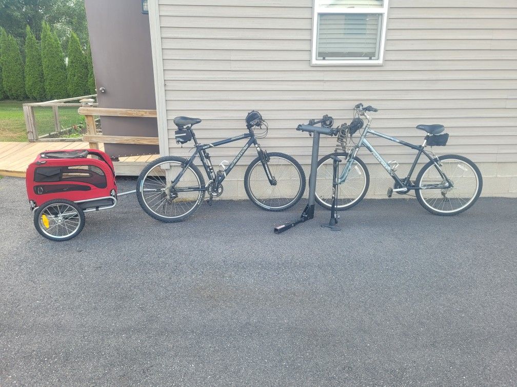 Mountain Bikes w/Pet Tow Along