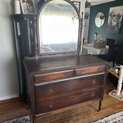 Dresser With Mirror 