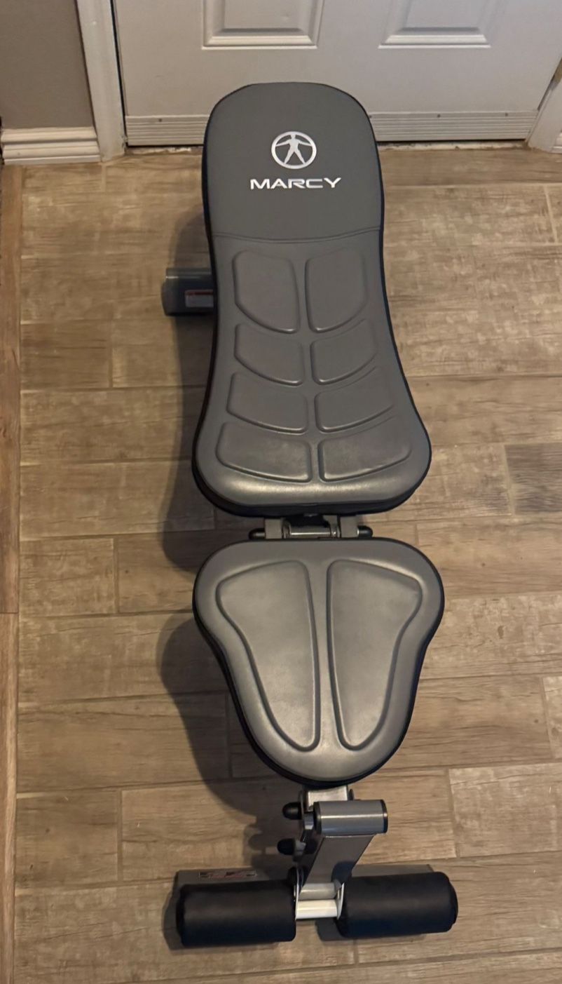 MARCY DELUXE WEIGHT BENCH