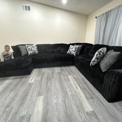 Brand New Plush Elegant Ashley’s Sectional Set 