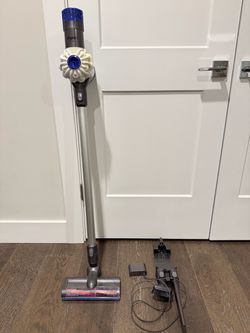 Dyson v6 f(needs battery replacement)