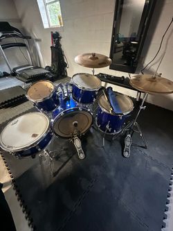 Ludwig 5-Piece Drum Set w/ Sabian B8 Cymbals & Hardware