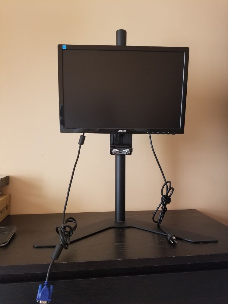 19" Asus LCD Computer Monitor with free standing base