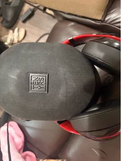Beats by Dr. Dre Studio3 Defiant Black-Red Wireless Bluetooth Over Ear Headphones