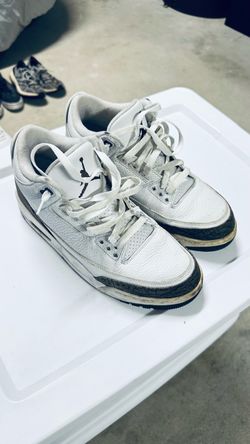 Air Jordan 3 Retro Sneakers 9.5