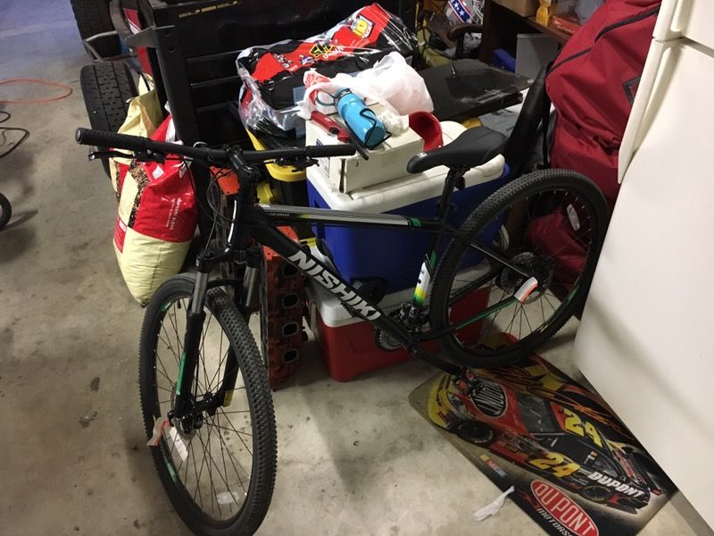 Nishiki Adult Colorado 29 er Mountain Bike for Sale in Canyon Lake