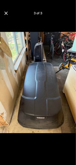Thule rooftop cargo box