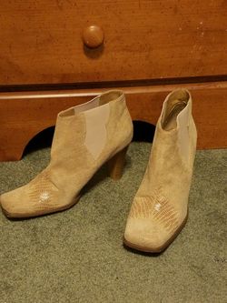 Pink Shoes size 6 Beige boots size 7