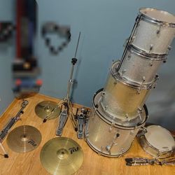 Pearl Drum Kit & Accessories