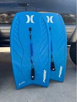 2 HURLEY BOOGIE BOARD