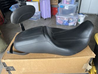 Harley-Davidson OEM Touring Seat (contact info removed)2 w/ Passenger Backrest - Street Glide