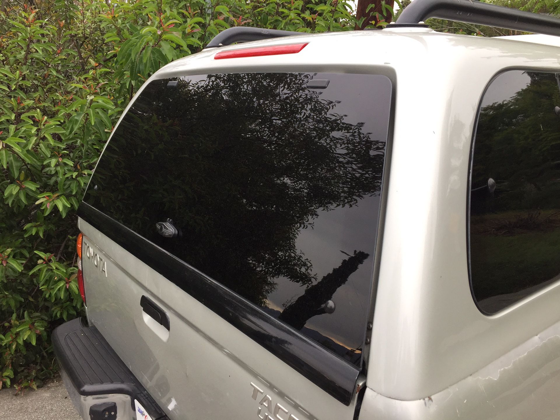 Snugtop Camper Shell Toyota 4door short bed 2001 2002 2003 2004