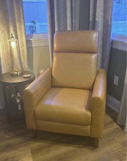 Forrest 32" Leather Recliner-Taos Tan, Like New, Perfect Condition, returned for other color