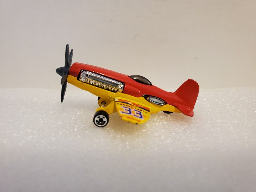 Hot Wheels Mad Propz Red Surveilance 33 Airplane Pilot 134/247 Toy Plane 2012
