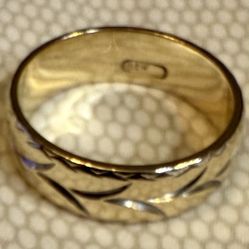 Sparkling  14K Solid Gold Classic Wedding Band 