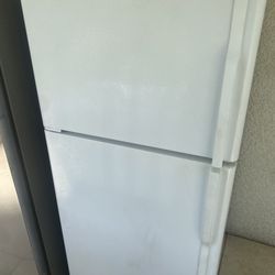 Top Freezer Refrigerator