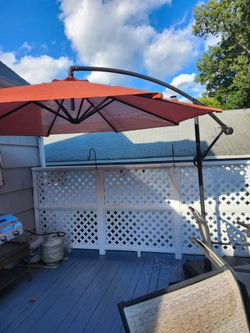Patio  umbrella  in good condition  pick up in Bridgeport