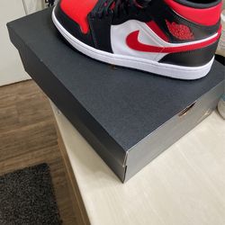 Air Jordan 1 Mid