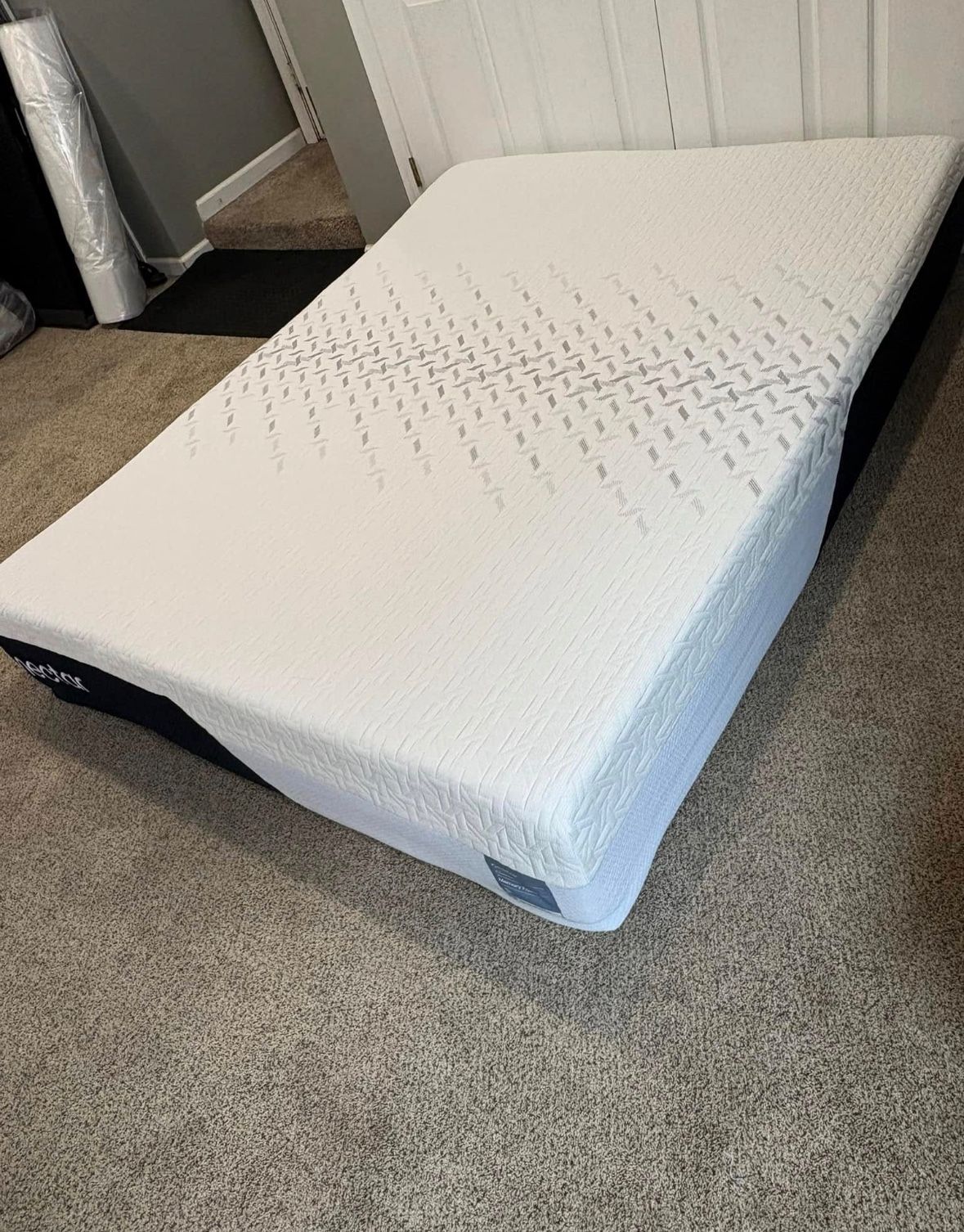 Nectar Classic Memory Foam Queen Mattress NEW IN BOX