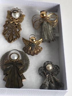 Angel brooch pin lot, vintage To fashion 😍😍 All For &12