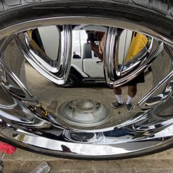 Dub Bandidos 32” & Floating Center Caps