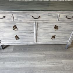 Dresser (beautiful )