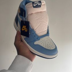 Air Jordan 1 (Women’s )