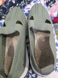 Very Confortable  Shoes  SIZE 8  In VERY GOOD CONDITION 