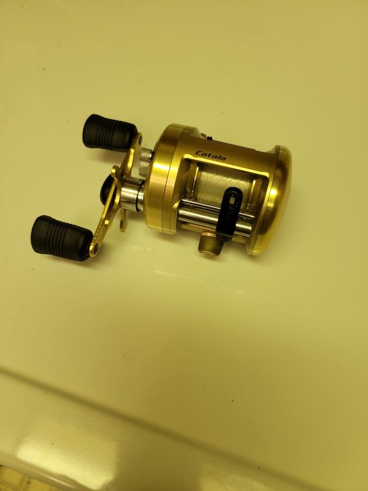 Shimano Catala 300  fishing Reel Excellent condition great for salt or freshwater