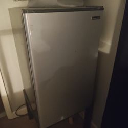 Magic Chef Mini Frig Stainless Steal