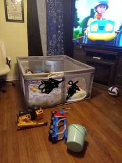 Baby zip playpen