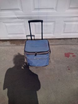 Ozark Trail Rolling Ice Cooler - Holds 42 cans.