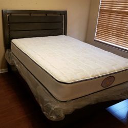 NEW QUEEN PLUSH MATTRESS AND BOX SPRING 