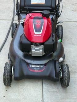 Honda HRN216 21 inch 3-in-1 self-propelled lawn mower
